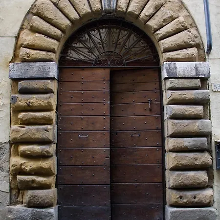 Apartment Charme & Art Gallery - Pescioni